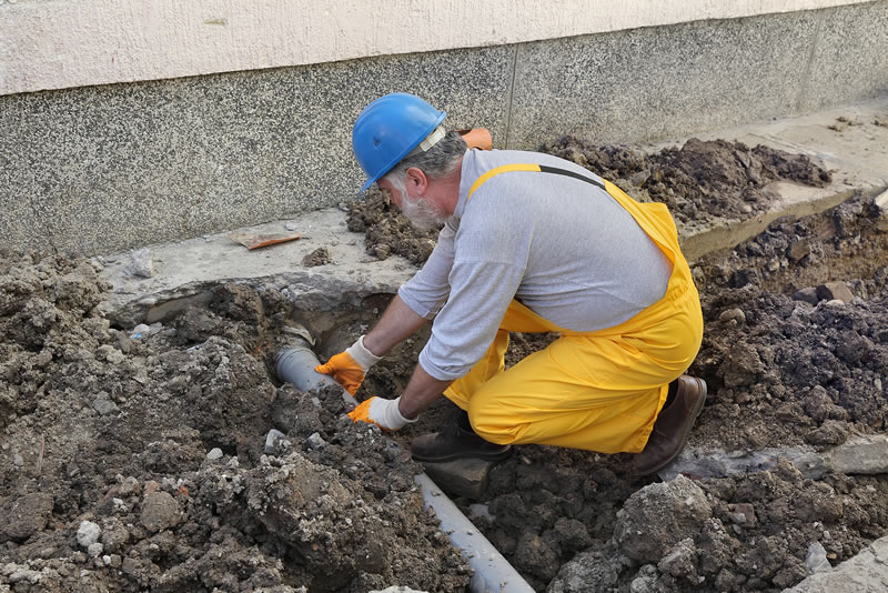 4 Signs of a Broken Sewer Line
